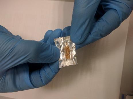 Tänavatel müüakse fentanüüli nn voldikute kaupa. Ühes voldikus on fentanüüli üksned mõned milligrammid. Fentanüüli on seetõttu äärmiselt lihtne peita.
