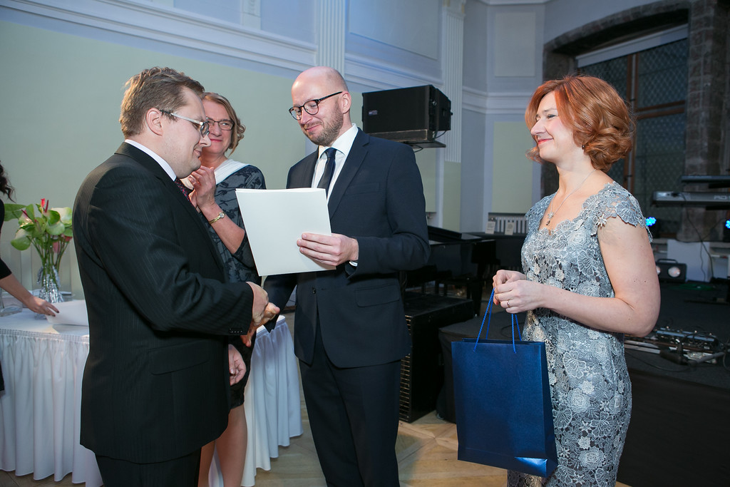 Aasta prokuröri tiitli sai 2016. aastal Viru Ringkonnaprokuratuuri eriasjade prokurör Kalmer Kask (vasakul). 