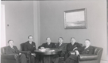 põhiseaduse koostamise erikomisjoni liikmed kabinetis