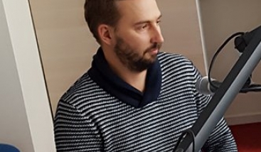 Mees mikrofoni ees